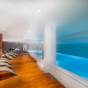 4* מלון Montaigne &