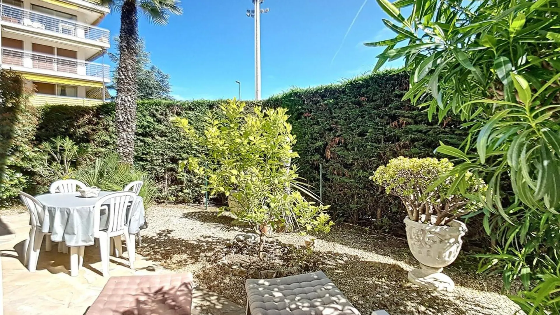 2 Bdr Apartment With Garden Next To The Croisette Cannes