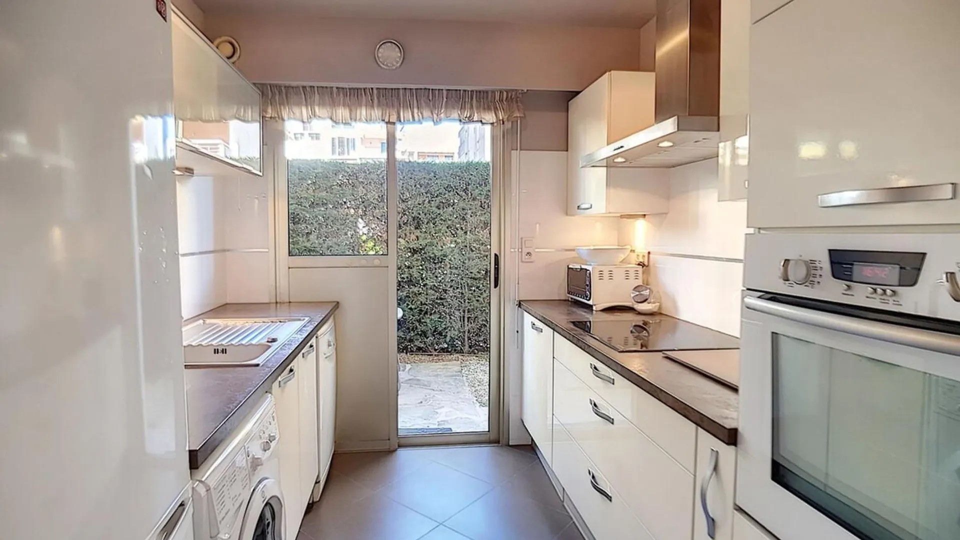 2 Bdr Apartment With Garden Next To The Croisette Cannes 0*,