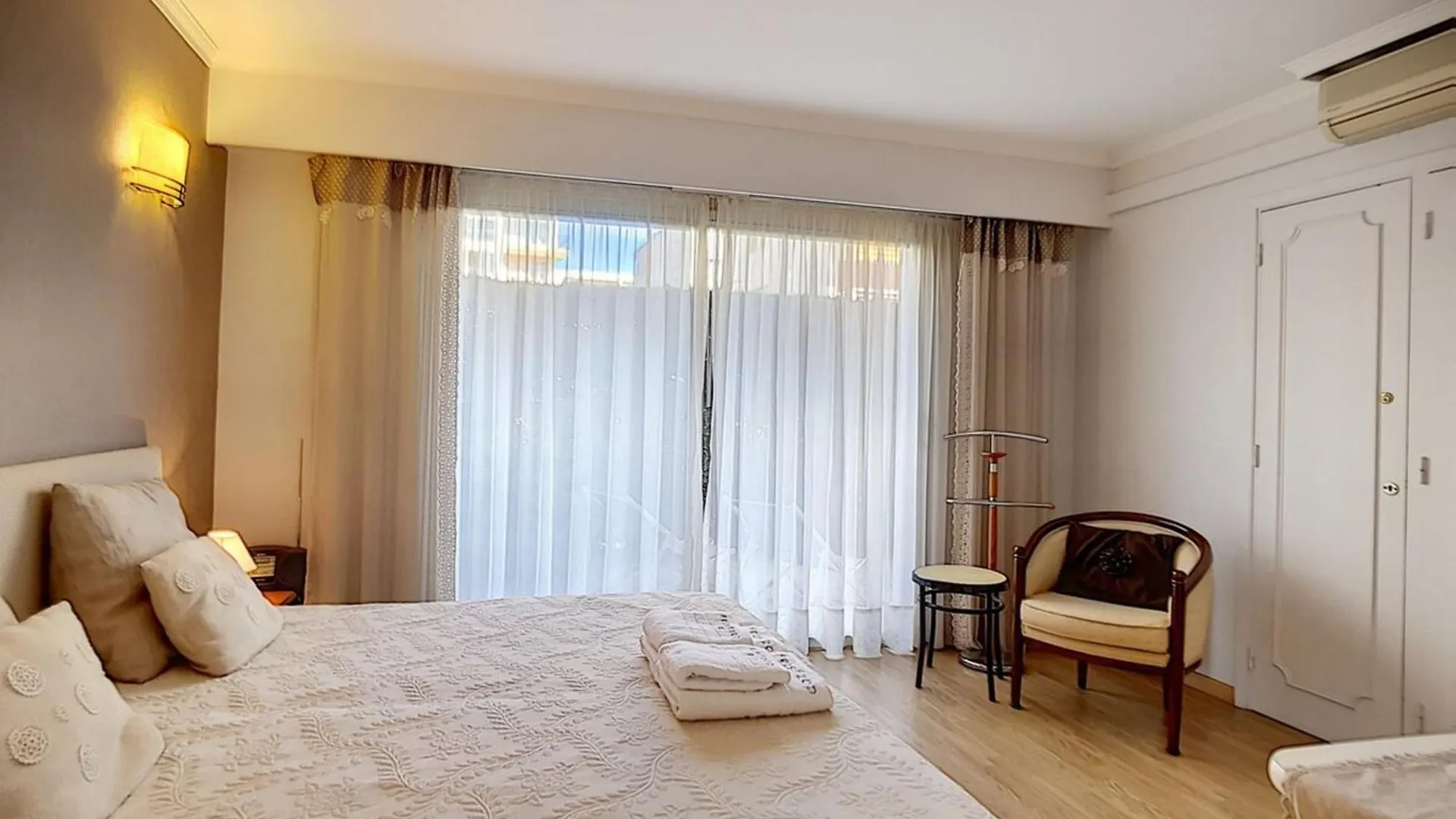 2 Bdr Apartment With Garden Next To The Croisette Cannes France