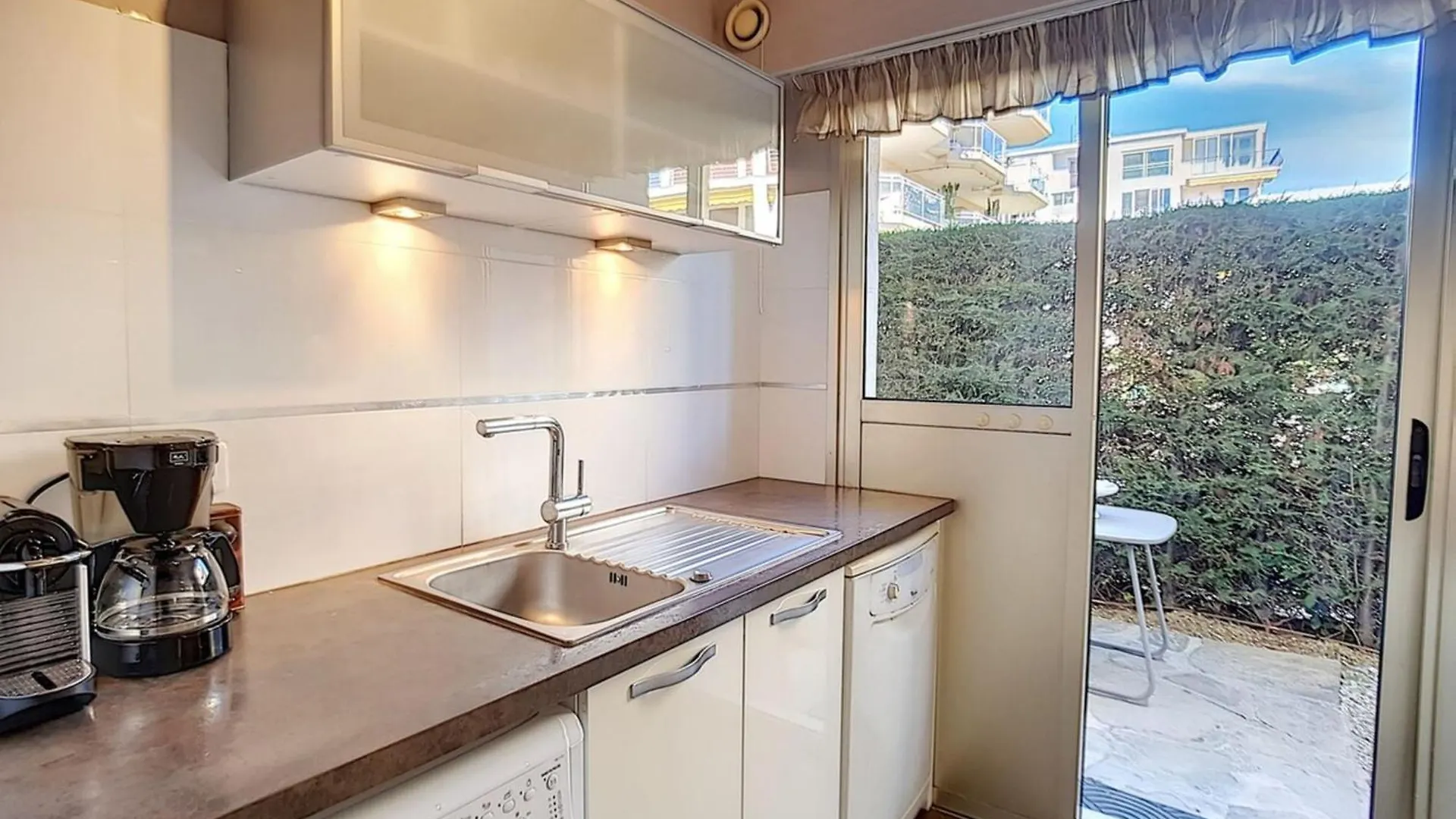 2 Bdr Apartment With Garden Next To The Croisette Cannes