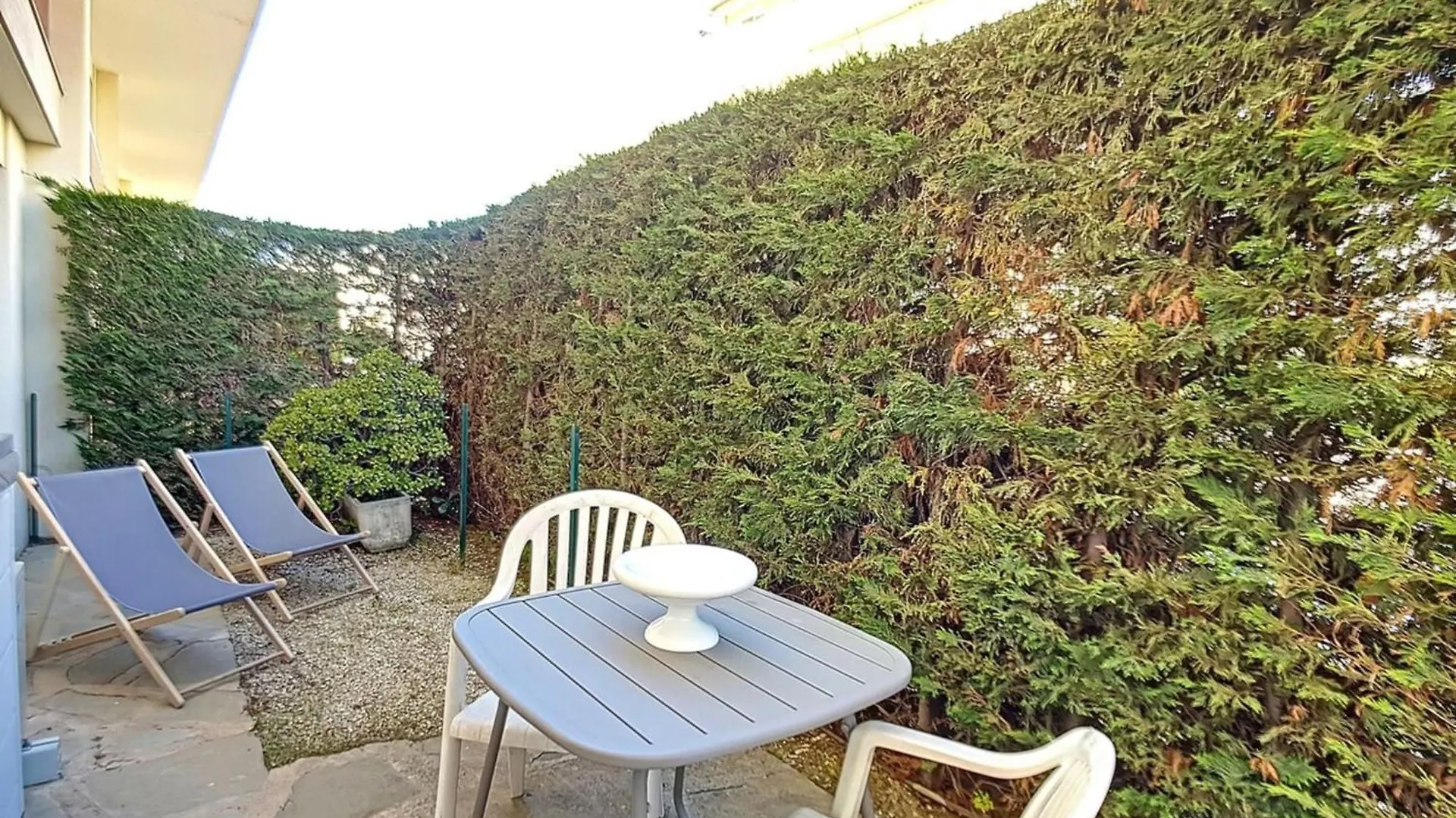 2 Bdr Apartment With Garden Next To The Croisette Cannes