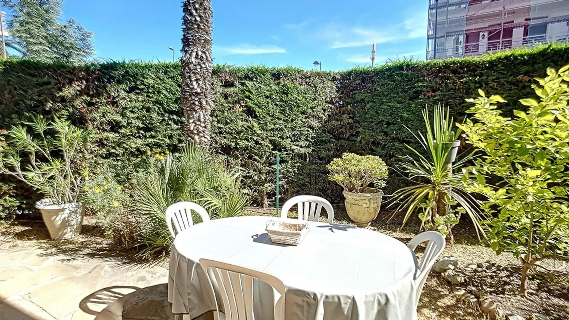 2 Bdr Apartment With Garden Next To The Croisette Cannes