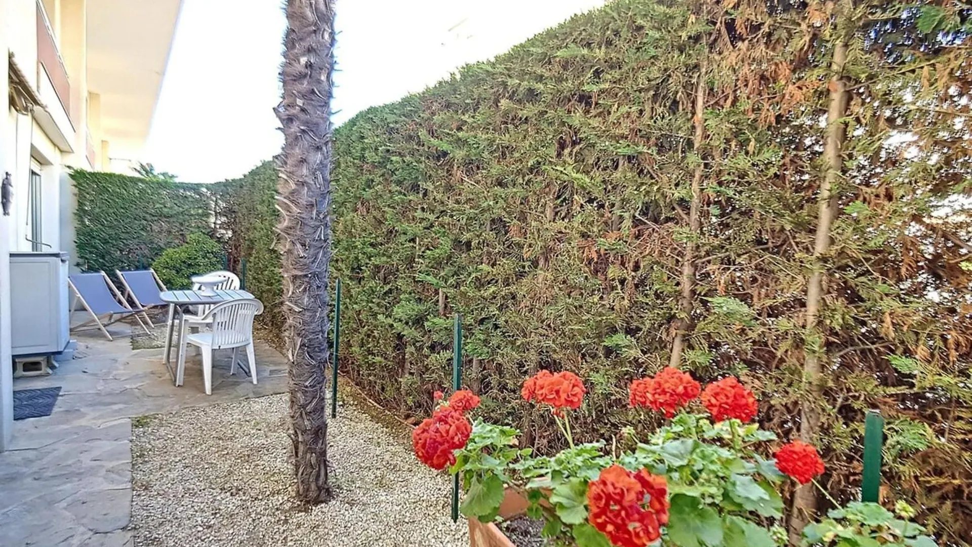 2 Bdr Apartment With Garden Next To The Croisette Cannes 0*,